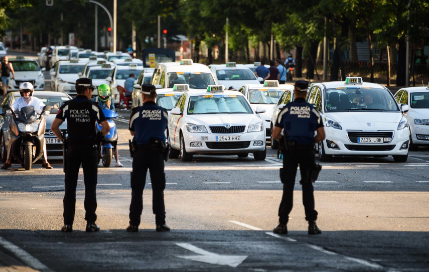 Los taxistas españoles siguen en huelga