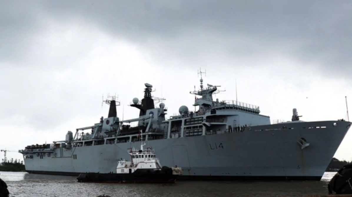 El HMS Albion es el buque militar inglés cerca de China