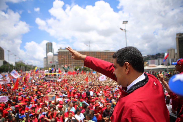 El chavismo sale a las calles en apoyo a Maduro