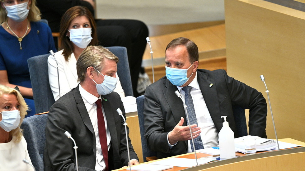 

        El primer ministro sueco, Lofven, sigue siendo la mejor opción del público a pesar de perder el voto de desconfianza

    