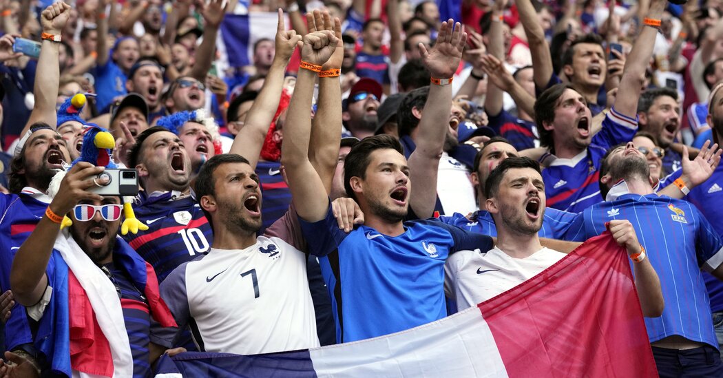 Mientras Francia busca el título en la Eurocopa, su liga se enfrenta a un agujero de 400 millones de dólares