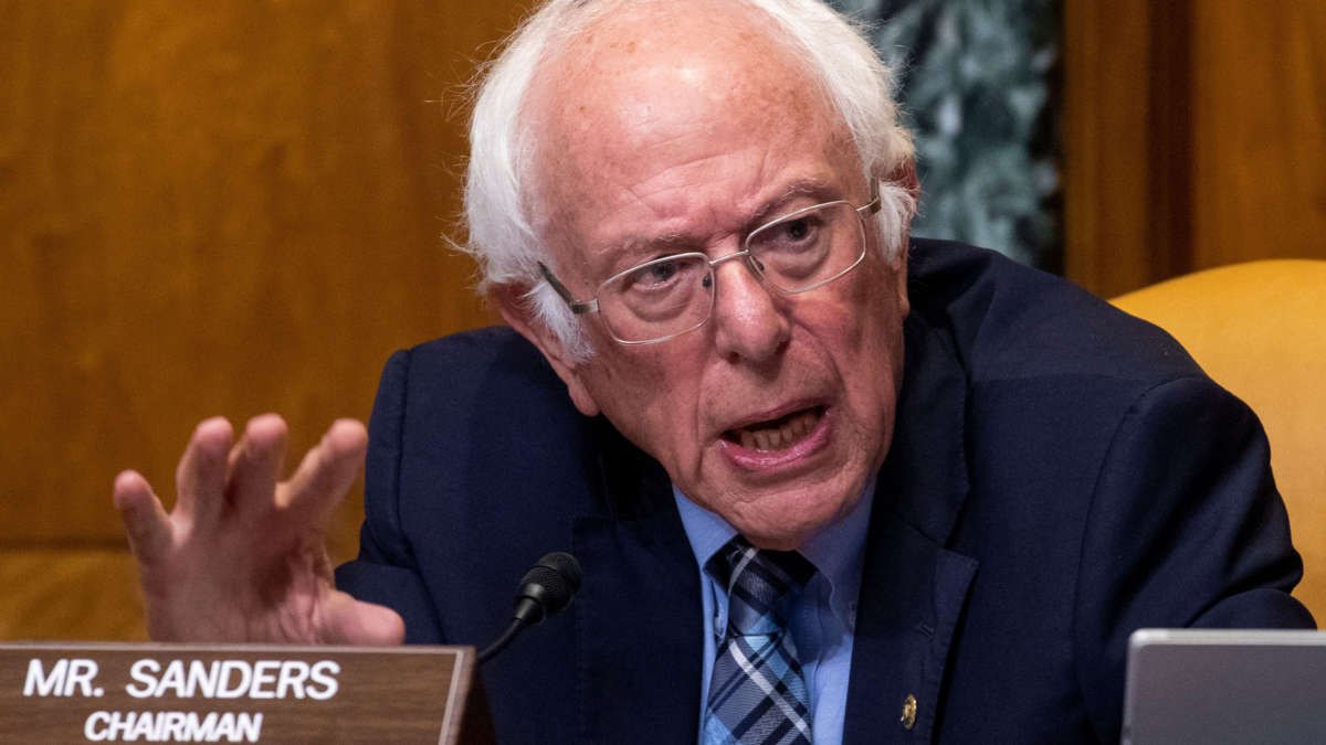 Sanders propone que el Medicare incluya el dentista
